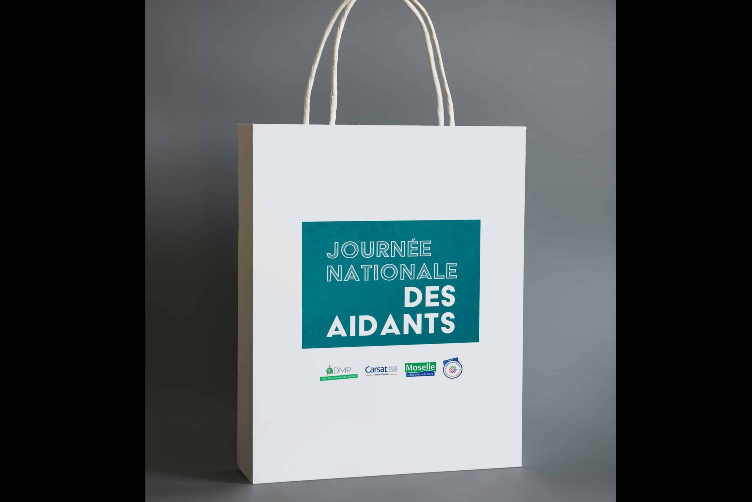 ADMR_JOURNEE_DES-AIDANTS_SAC_1-scaled Projets & Références